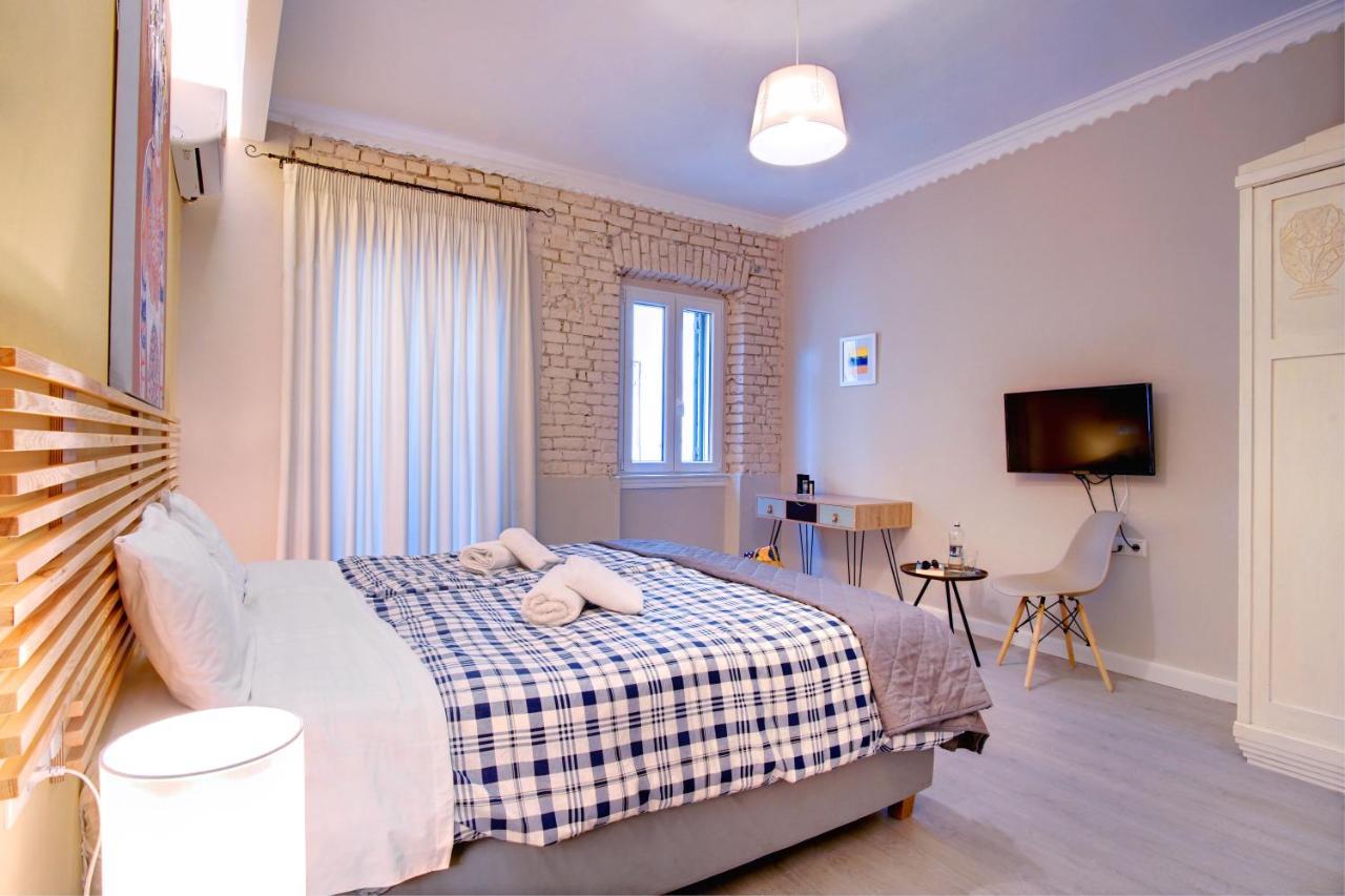 Cheerful In The Heart Of Corfu Old Town *