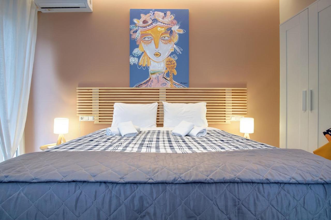 Cheerful In The Heart Of Corfu Old Town *